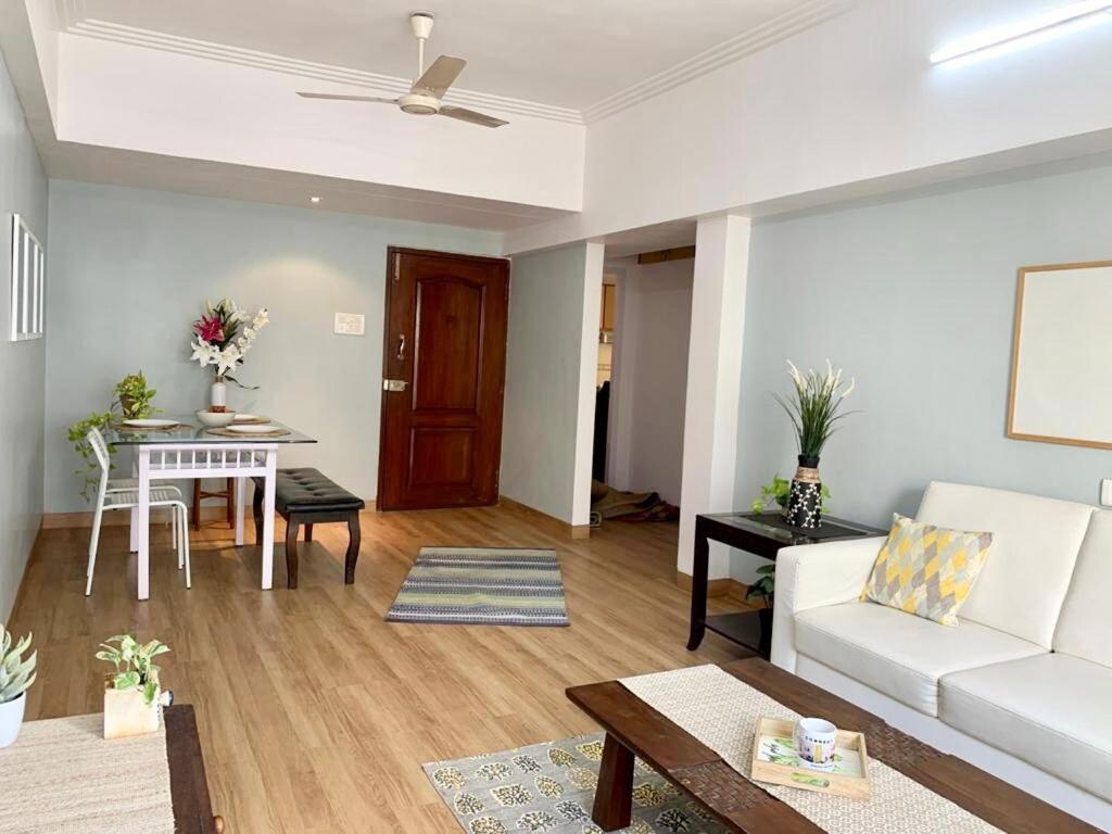 Entire 3 Bedroom With Balconies Bandra Apartament
