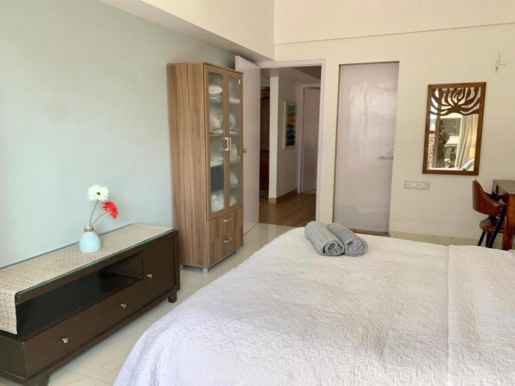 Entire 3 Bedroom With Balconies Bandra Apartament Bombaj